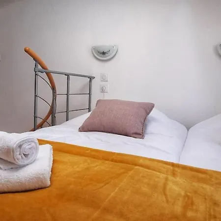 Emplacement N°1+terrasse Vue+cité+trivalle+clim Apartamento Carcasona